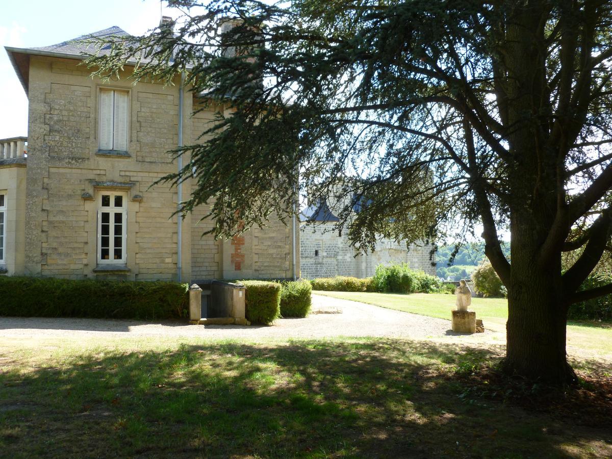 La Chambre Au Chateau Bed and Breakfast Pernant Esterno foto