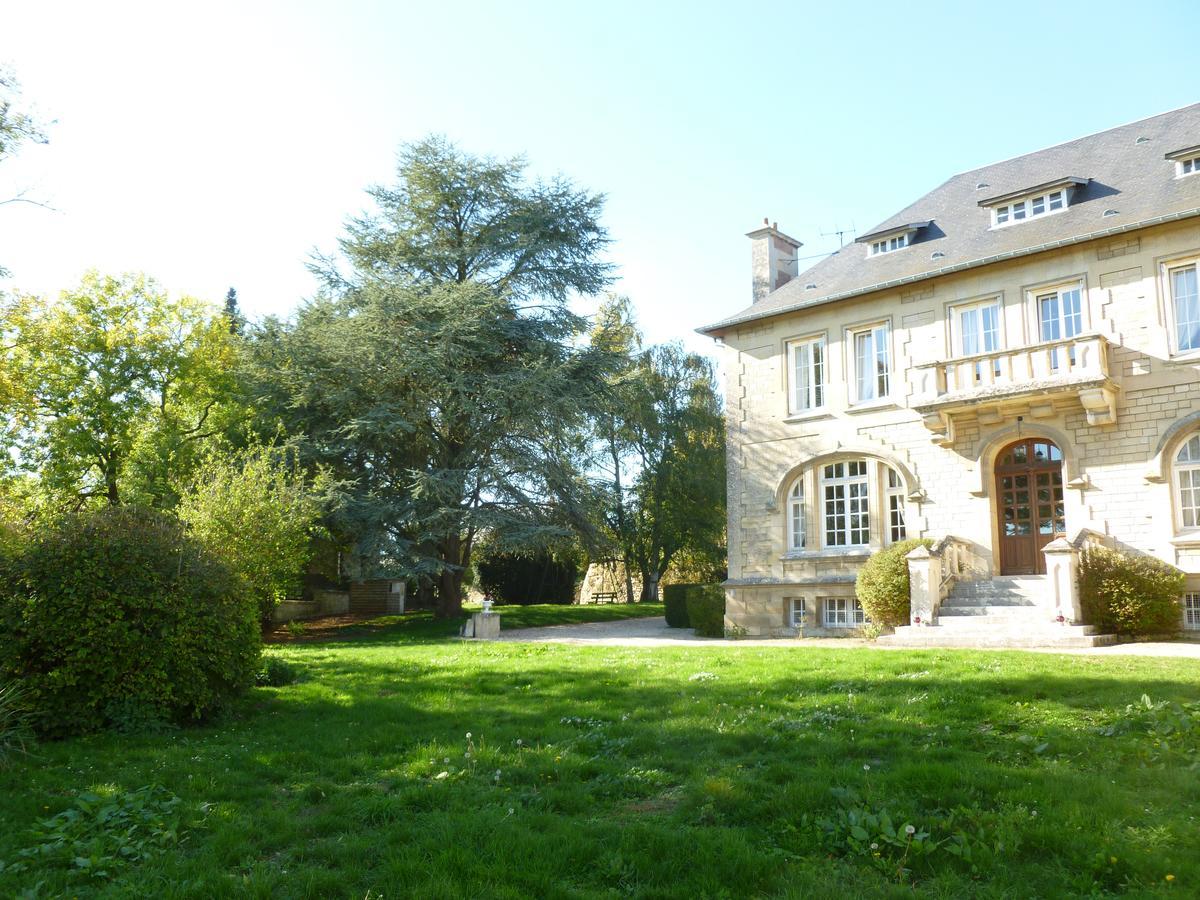 La Chambre Au Chateau Bed and Breakfast Pernant Esterno foto