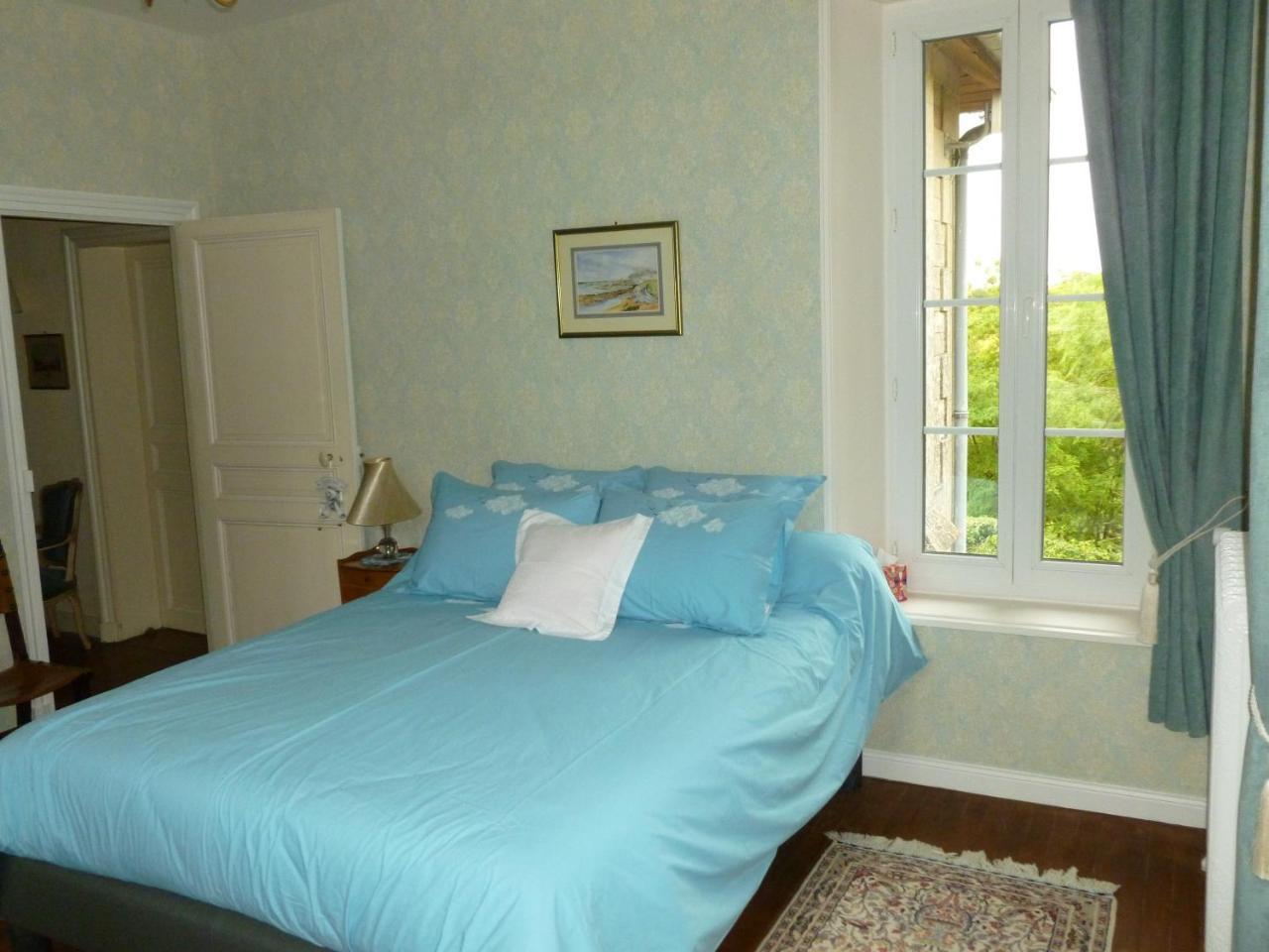 La Chambre Au Chateau Bed and Breakfast Pernant Esterno foto